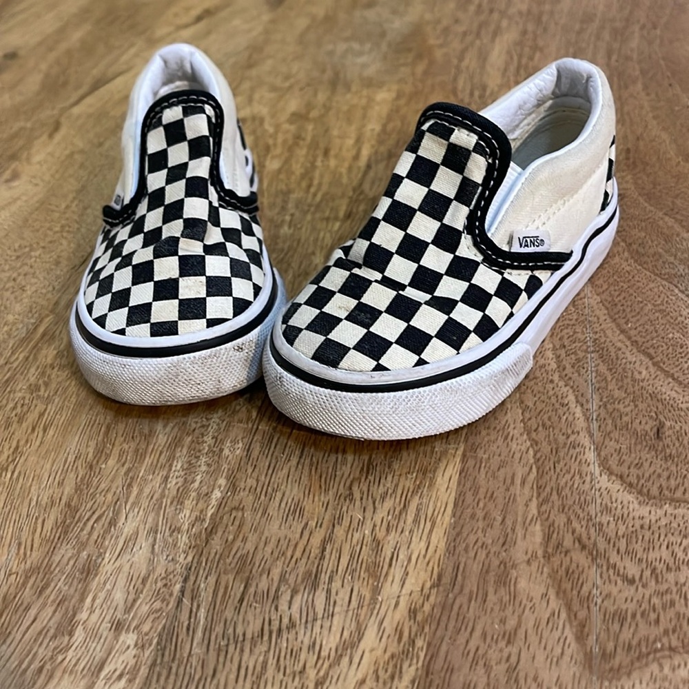 Vans  Checkerboard Slip-On Sneakers. Size 6
